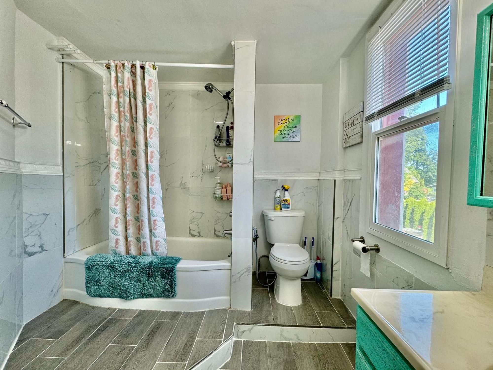 Private Room With Two Twin Beds Air Conditioning And Shared Bathrooms Located Near Seatac Airport And Downtown Seattle Bagian luar foto
